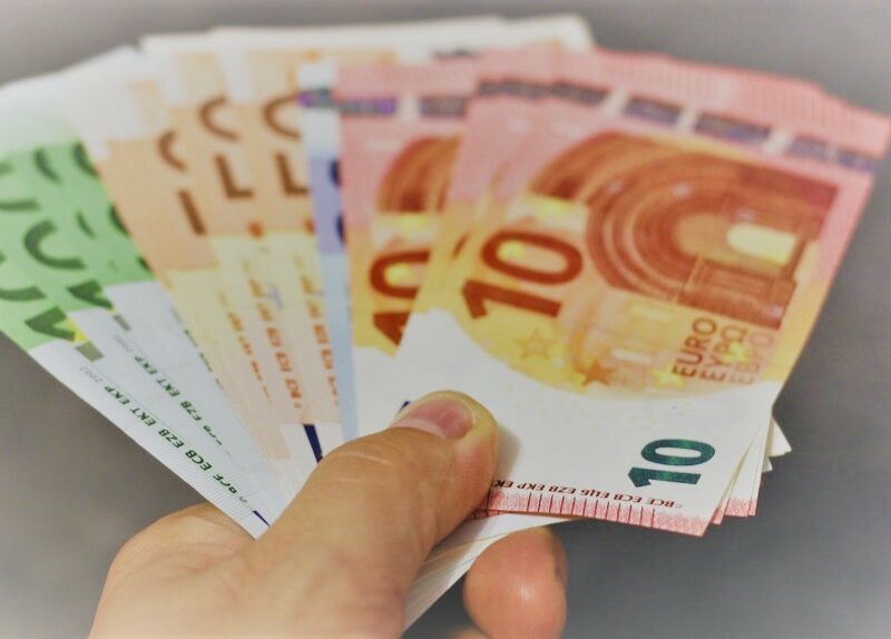 Betalingen-en-schenkingen-in-contanten-waar-ligt-de-grens-warfid-boekhouding-accountancy